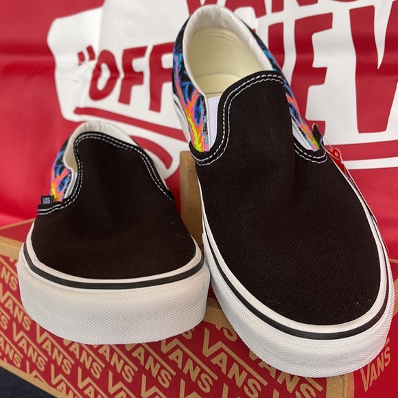 Vans Men’s Classic Slip On Electric Flame Black/True White sneakers - Picture 9 of 16